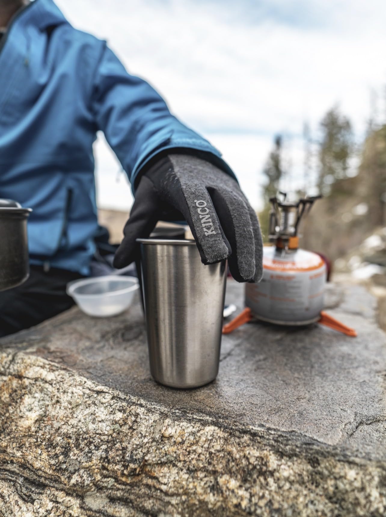 Kinco, 2960W, Women's Lightweight Fleece Gloves - Image 3